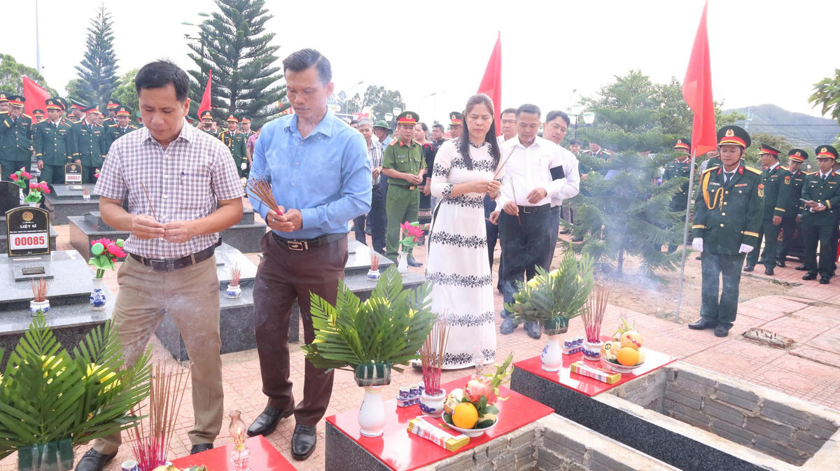 Tính từ đầu tháng 7/2026 đến nay, các lực lượng chức năng đã tìm kiếm, quy tập được 5 hài cốt liệt sĩ trên địa bàn huyện Krông Bông cũ. Ảnh: Phan Tuân.