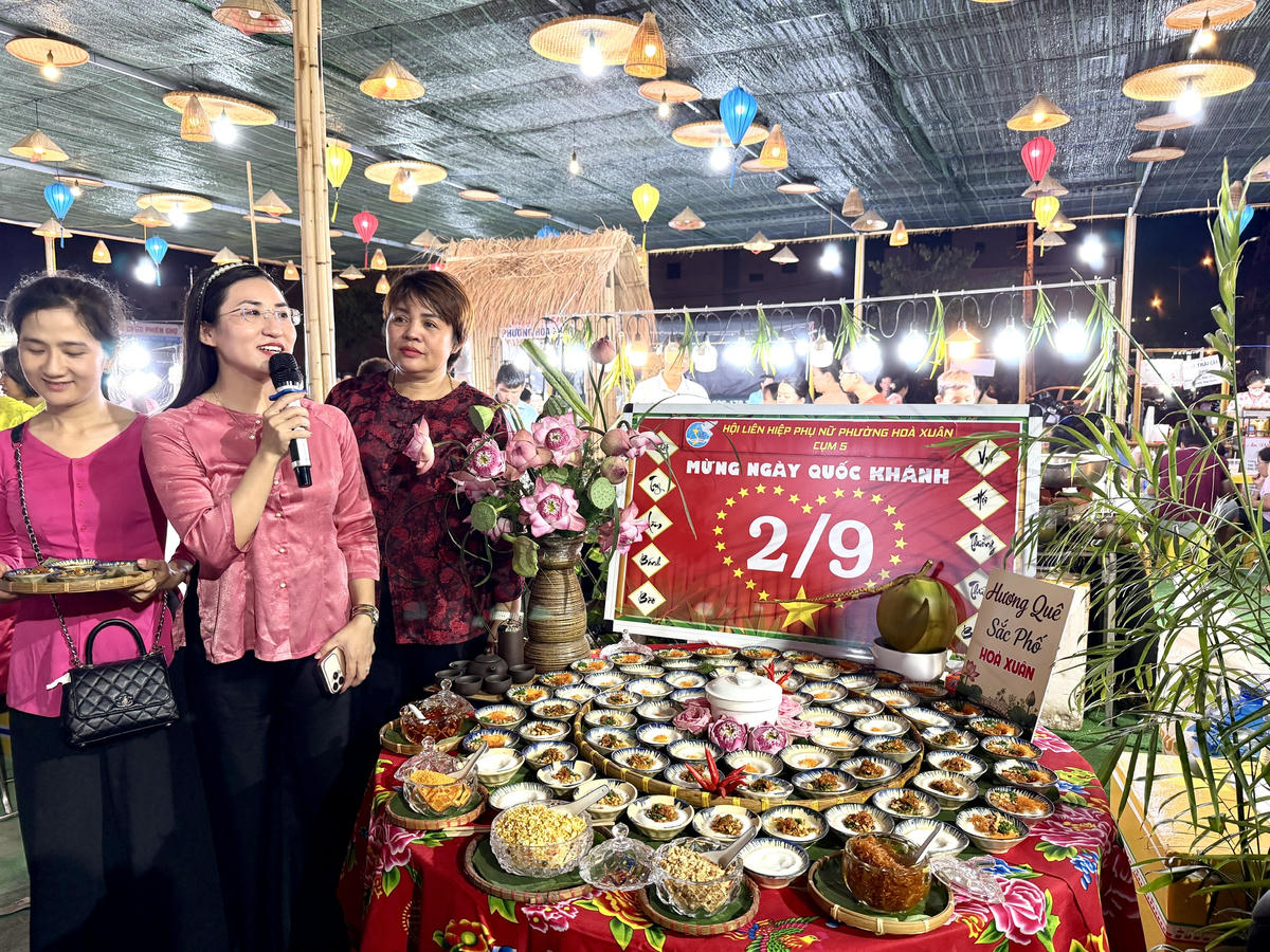 Hấp dẫn “Đấu trường bánh bèo” tại “Chợ phiên Làng trong phố”