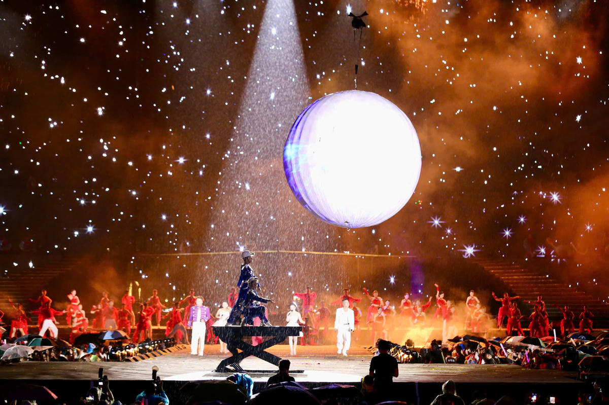 Concert "Quảng Ninh - Thành phố rạng rỡ tương lai" xác lập kỷ lục Việt Nam