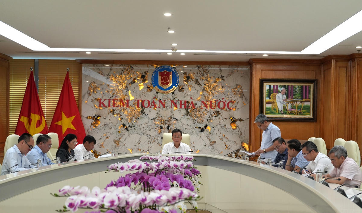 Quang cảnh cuộc họp.