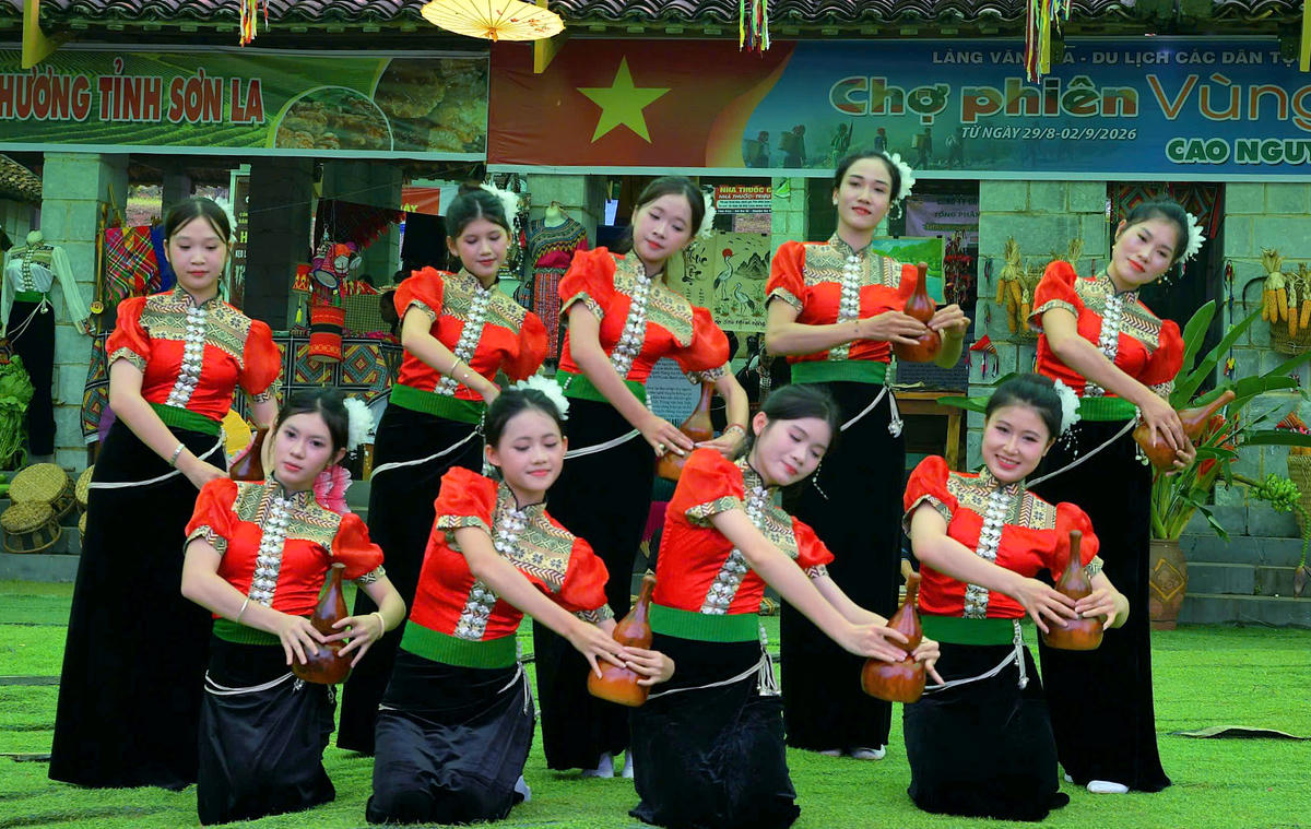 Không gian tái hiện sinh động nét văn hóa chợ phiên Tây Bắc, Đông Bắc. 