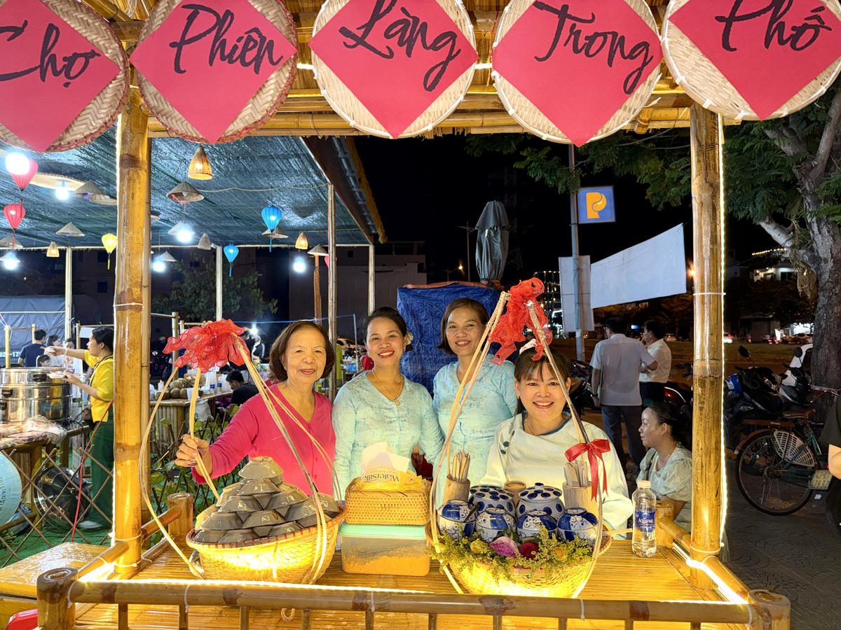 Hấp dẫn “Đấu trường bánh bèo” tại “Chợ phiên Làng trong phố”