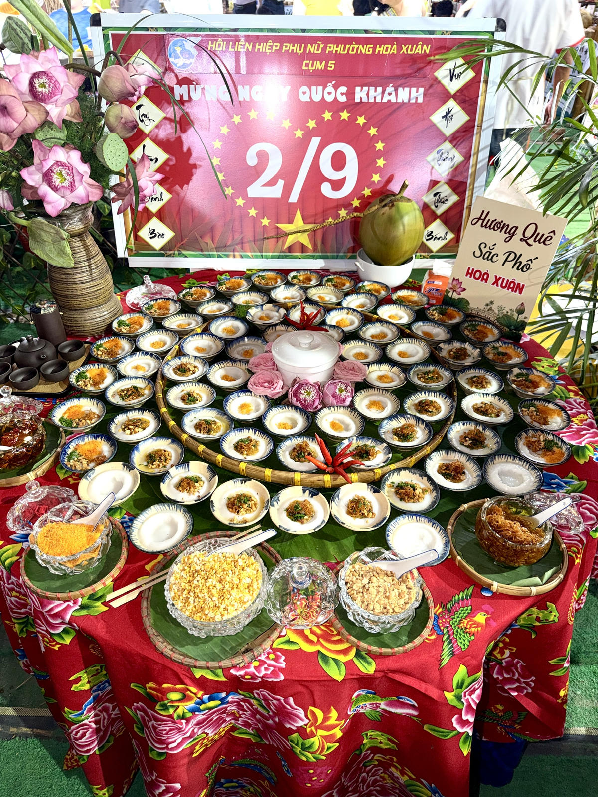 Hấp dẫn “Đấu trường bánh bèo” tại “Chợ phiên Làng trong phố”