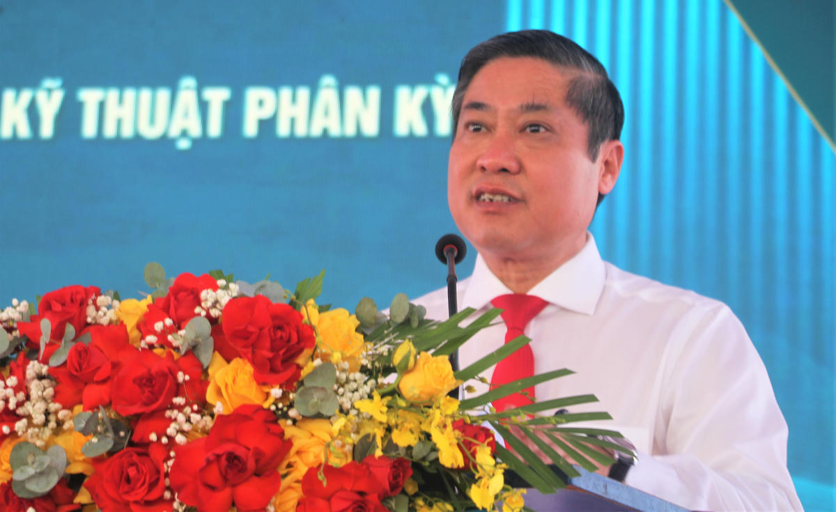 Ông Phan Thái Bình, Phó Chủ tịch UBND TP Đà Nẵng phát biểu tại lễ khởi công. Ảnh: Tấn Thành.