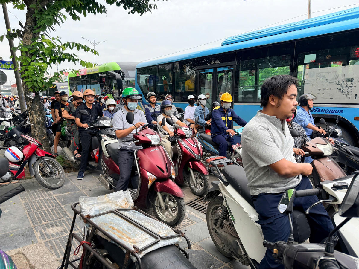 Hà Nội ngày đầu nghỉ lễ 2/9: Bến xe, nhà ga tăng khách, Cảng Hàng không Nội Bài thông thoáng