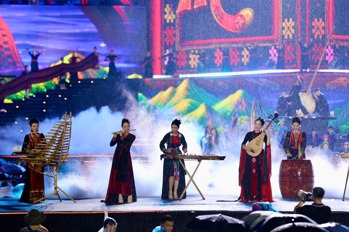 Concert "Quảng Ninh - Thành phố rạng rỡ tương lai" xác lập kỷ lục Việt Nam