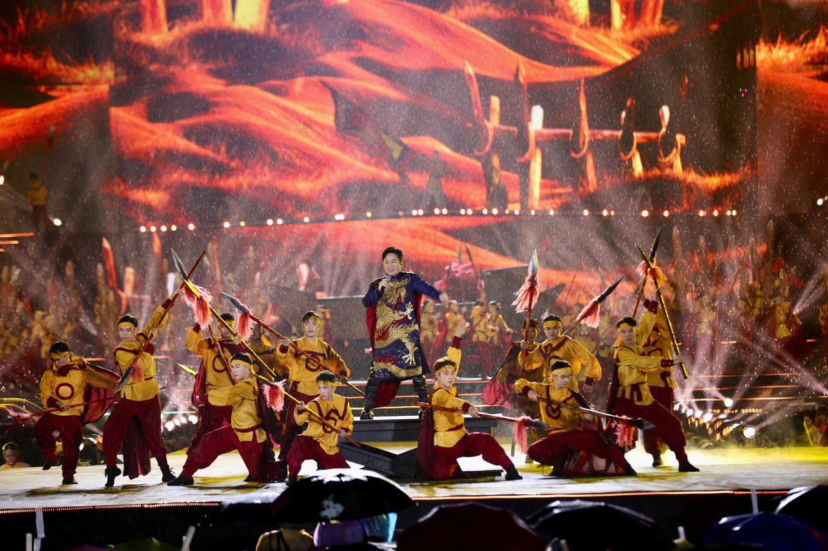 Concert "Quảng Ninh - Thành phố rạng rỡ tương lai" xác lập kỷ lục Việt Nam