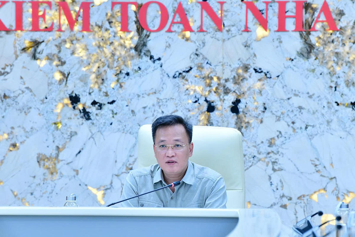 Tổng Kiểm toán nhà nước Nguyễn Hữu Nghĩa - Trưởng Ban Chỉ đạo đánh giá, tổng kết thực hiện Luật Kiểm toán nhà nước (KTNN) năm 2015 (sửa đổi, bổ sung năm 2019) và sửa đổi Luật KTNN chủ trì cuộc họp. Ảnh: M. Thúy