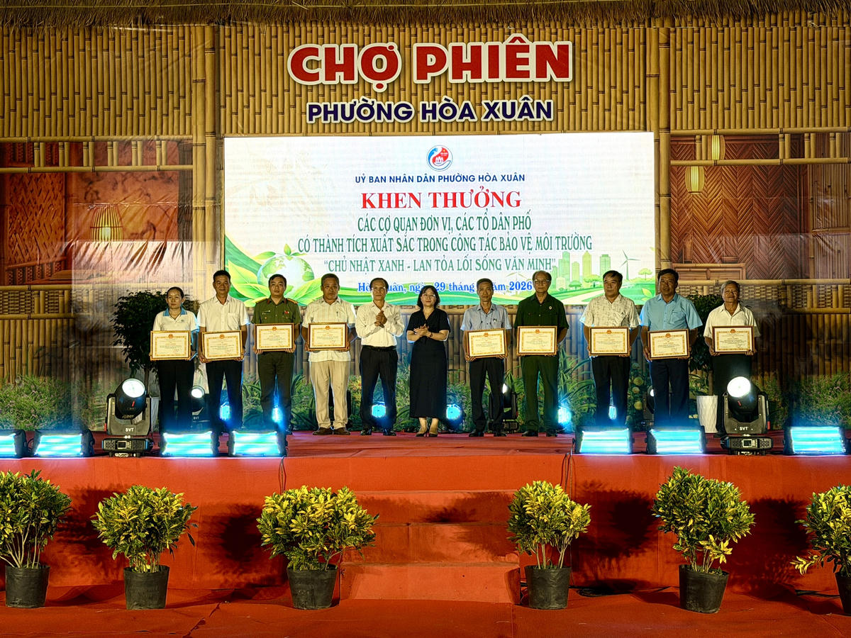 Hấp dẫn “Đấu trường bánh bèo” tại “Chợ phiên Làng trong phố”