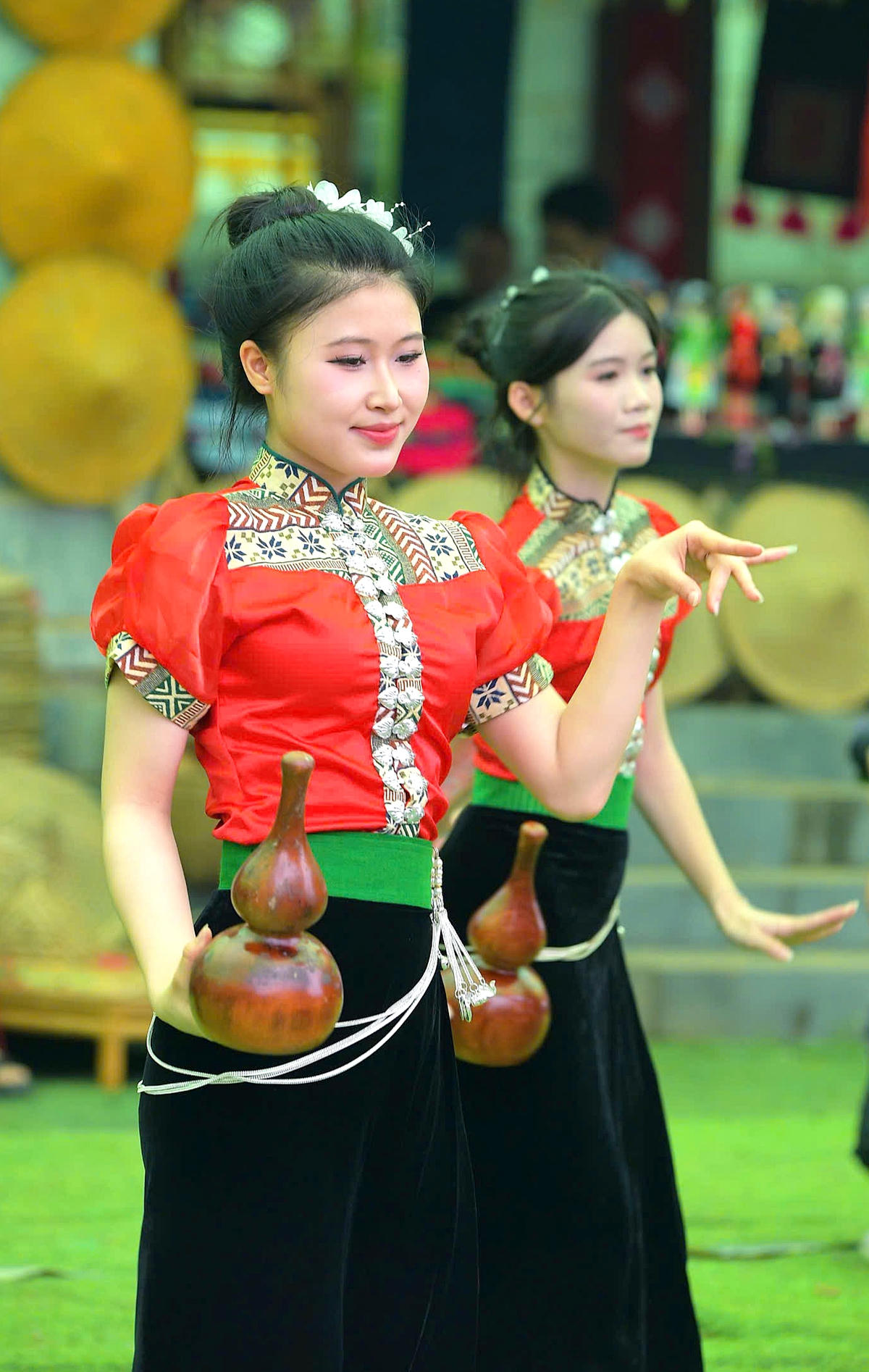 Vẻ đẹp của người con gái Thái đến từ Sơn La trong bộ trang phục truyền thống.
