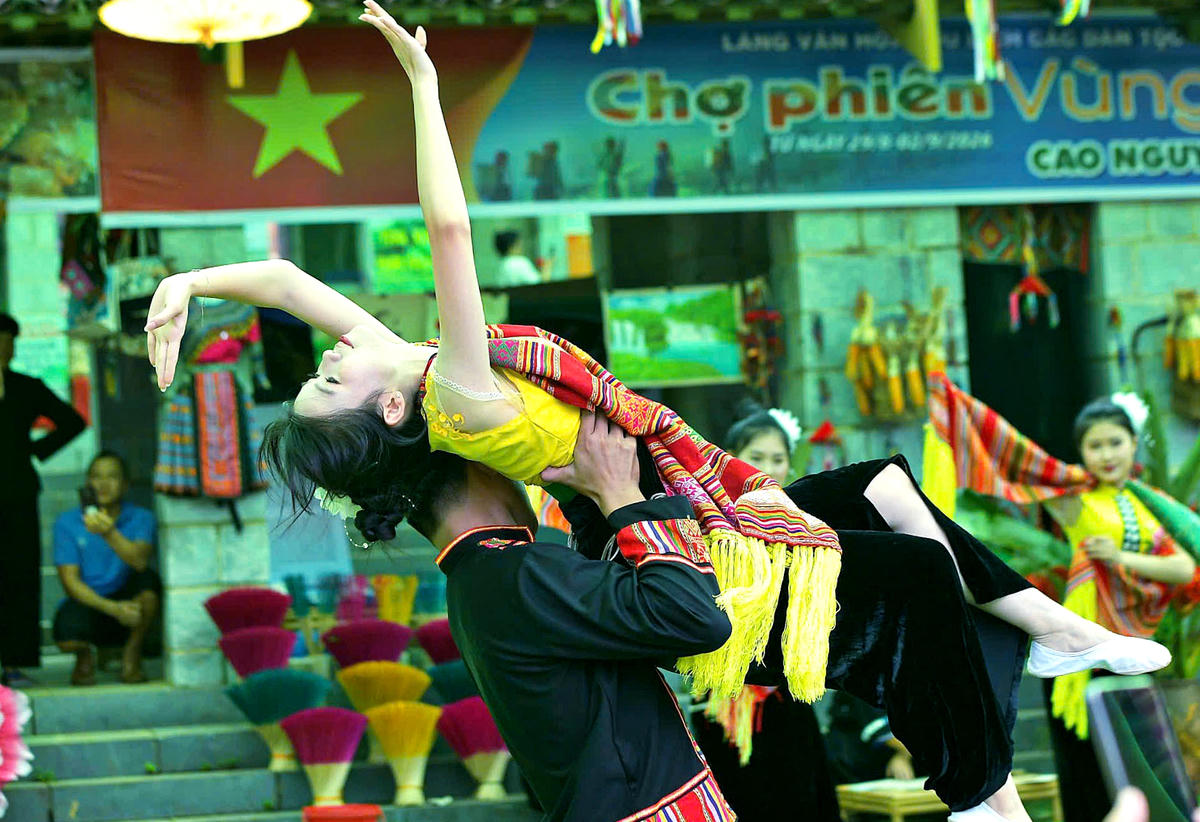 Những tiết mục văn nghệ đặc săc.
