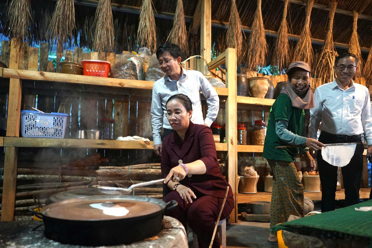 Trải nghiệm văn hóa Cơ Tu tại Tuần lễ du lịch Đánh thức đại ngàn 