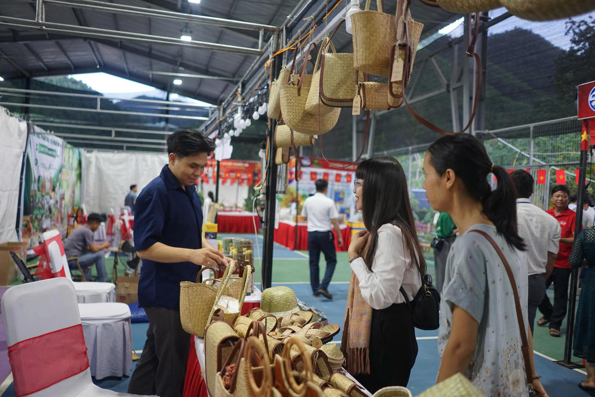 Trải nghiệm văn hóa Cơ Tu tại Tuần lễ du lịch Đánh thức đại ngàn 