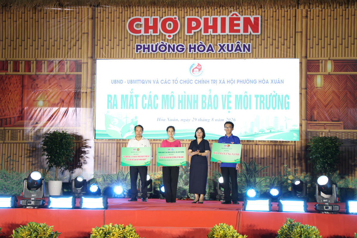 Hấp dẫn “Đấu trường bánh bèo” tại “Chợ phiên Làng trong phố”