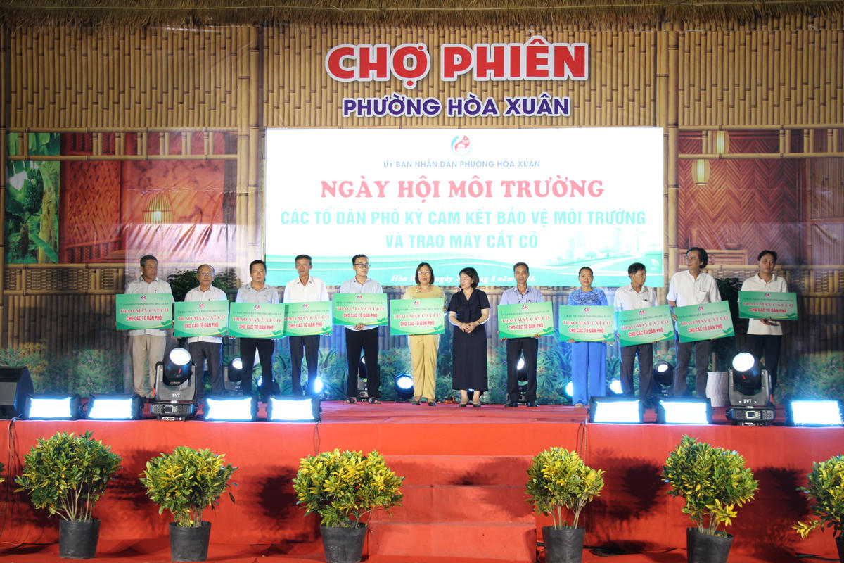 Hấp dẫn “Đấu trường bánh bèo” tại “Chợ phiên Làng trong phố”