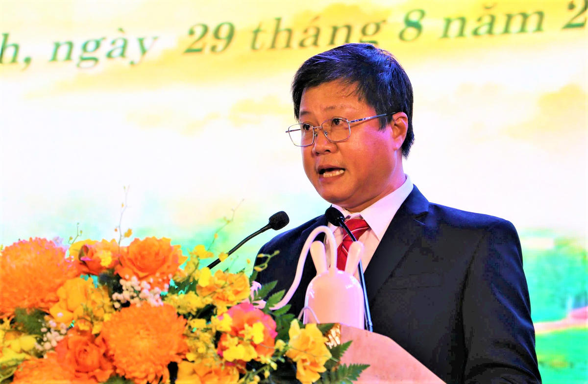 Ông Dương Đức Lin, Chủ tịch UBND xã Thạnh Bình phát biểu khai mạc hội. Ảnh: Tấn Thành.