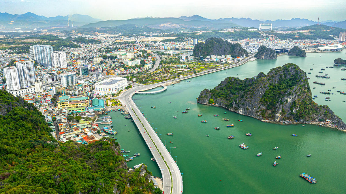 Đô thị Quảng Ninh được định hình theo mô hình đa cực, lấy con người và di sản làm trung tâm.