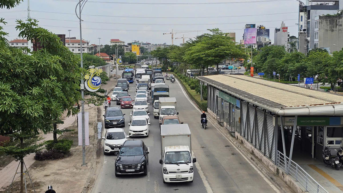Hà Nội ngày đầu nghỉ lễ 2/9: Bến xe, nhà ga tăng khách, Cảng Hàng không Nội Bài thông thoáng