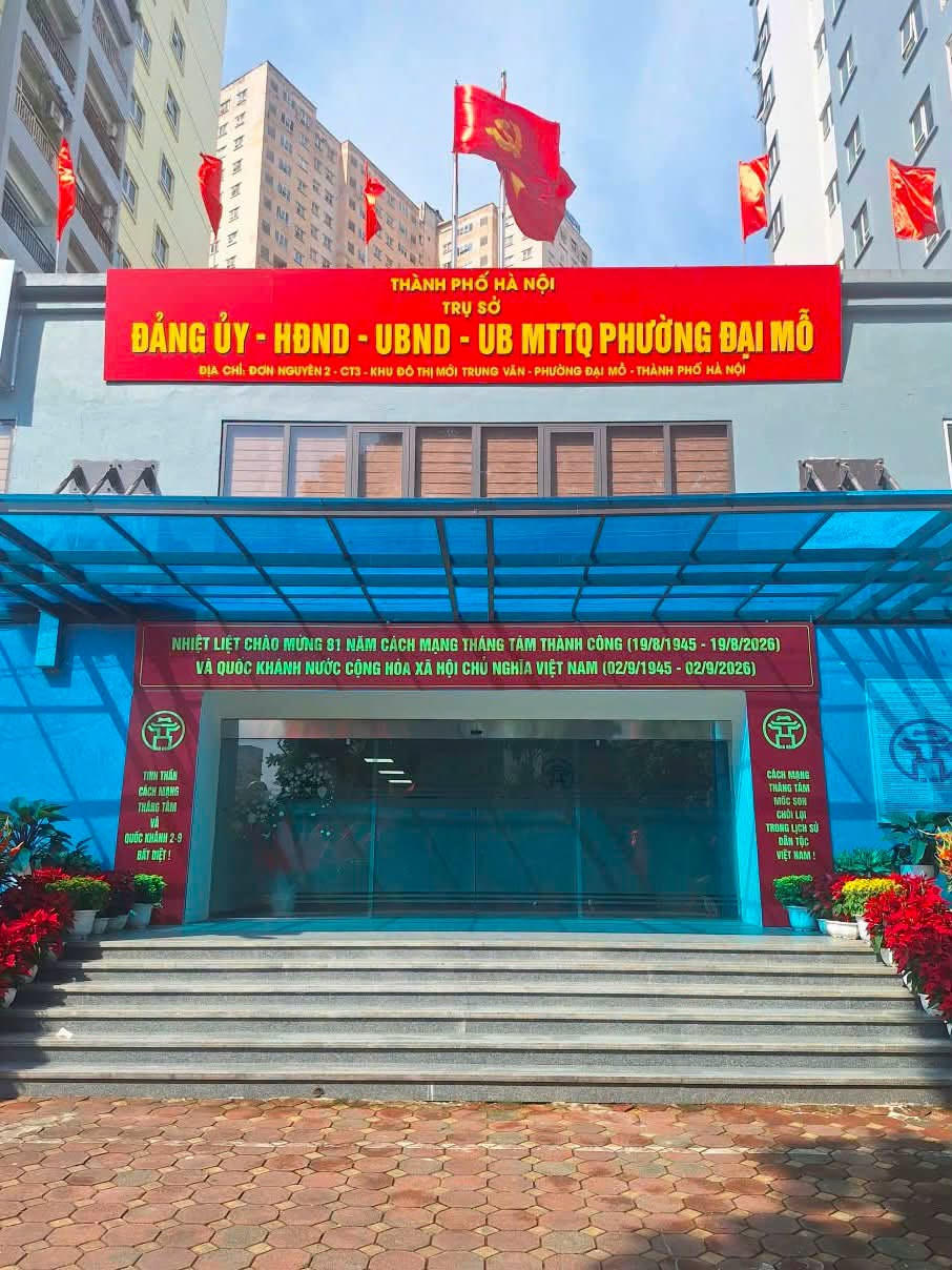 Trụ sở Phường Đại Mỗ cũng được trang hoàng lộng lẫy. Ảnh PV