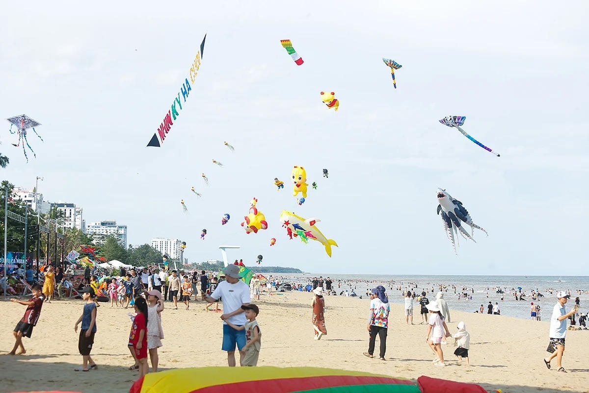 Người dân, du khách có những trải nghiệm đặc biệt trong thời gian diễn ra festival. Ảnh: Duy Tính