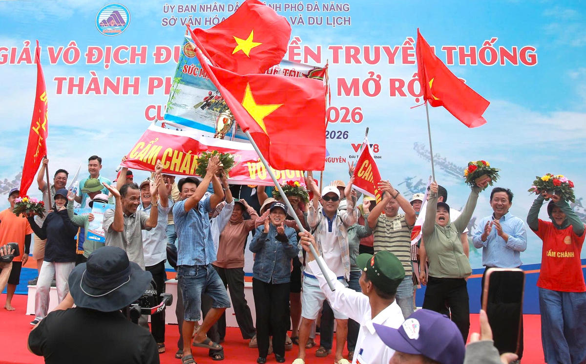 Đà Nẵng: Phường Hòa Xuân và phường Hòa Cường vô địch giải đua thuyền truyền thống mừng Quốc khánh