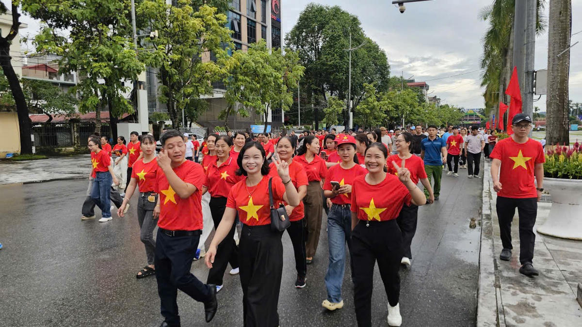 Người dân Thanh Hóa hào hứng tham gia hoạt động. Ảnh: Anh Tuấn