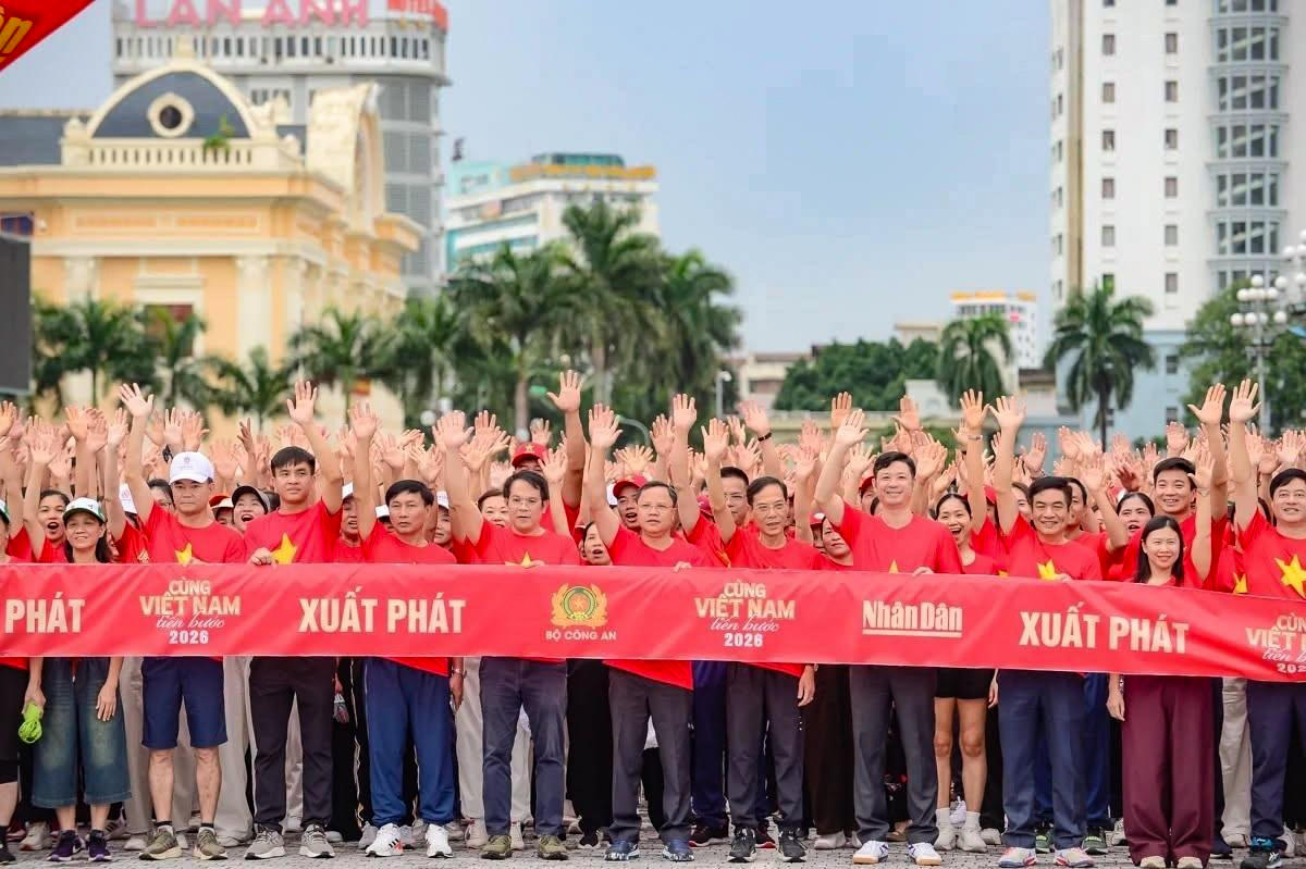 Lời chào từ Thanh Hóa gửi tới cả nước trước khi xuất phát. Ảnh: Anh Tuấn