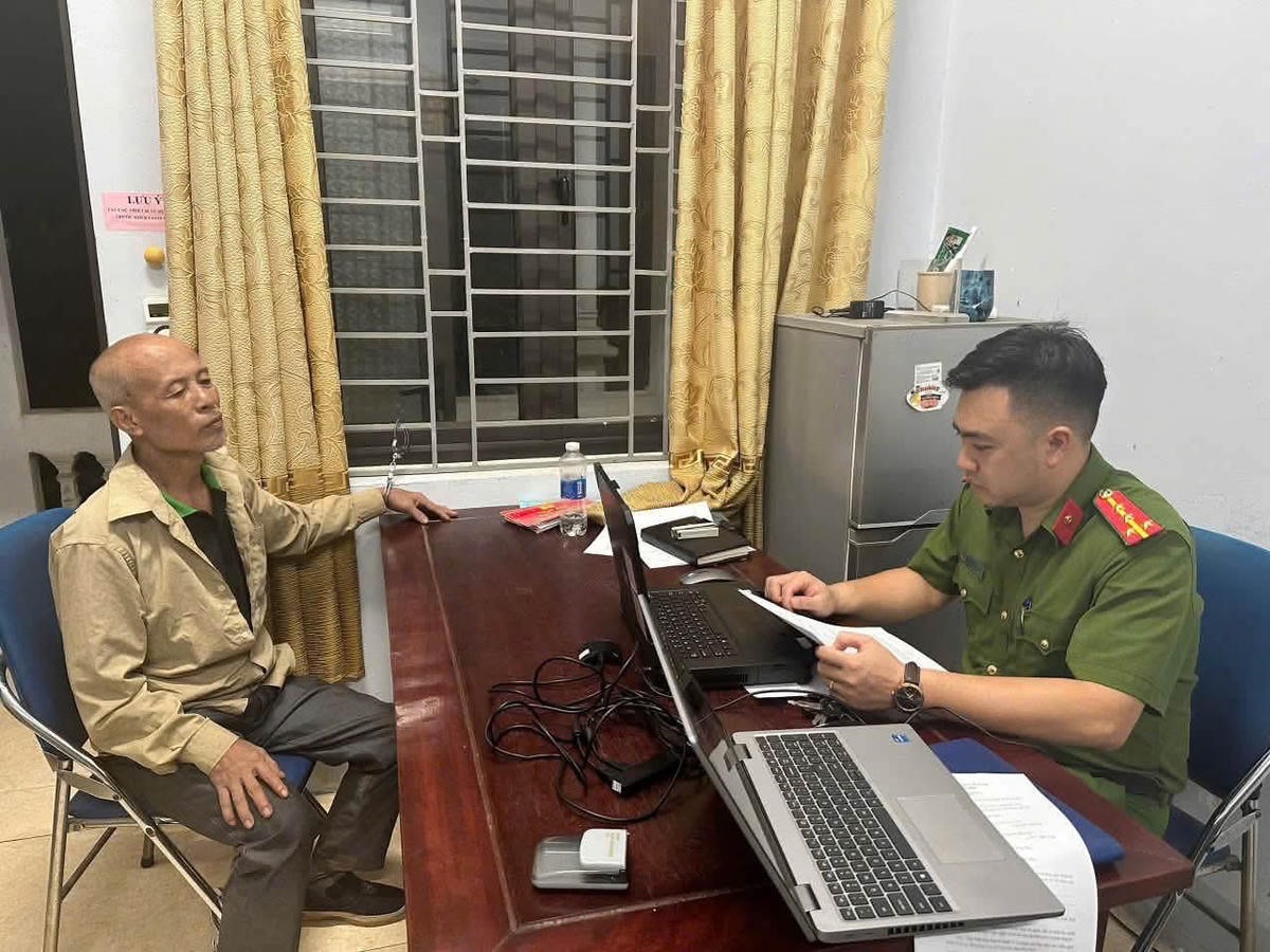 Đối tượng Lê Văn Sáu tại Cơ quan điều tra. Ảnh: Công an tỉnh Phú Thọ.