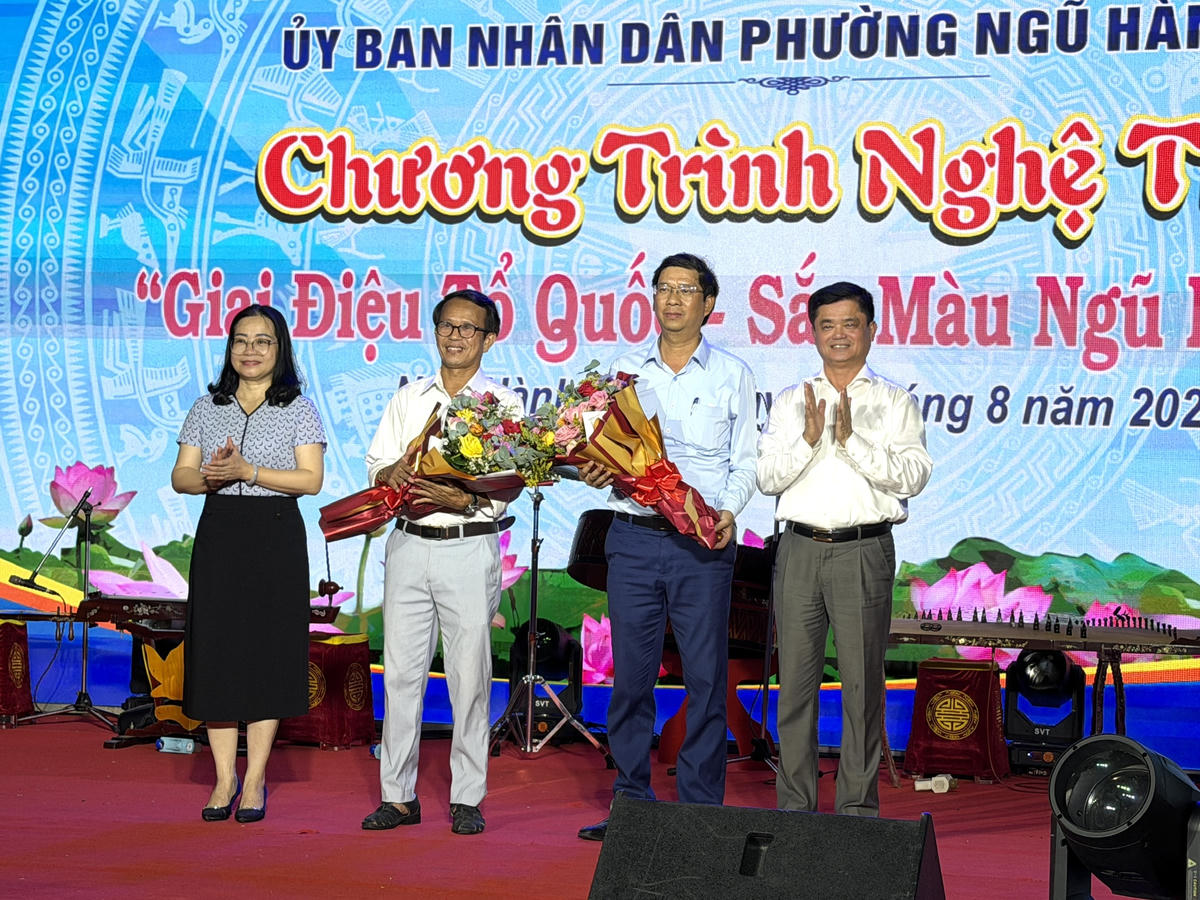 Đà Nẵng: Du khách nước ngoài đón Quốc khánh 2/9 tại phố Tây An Thượng