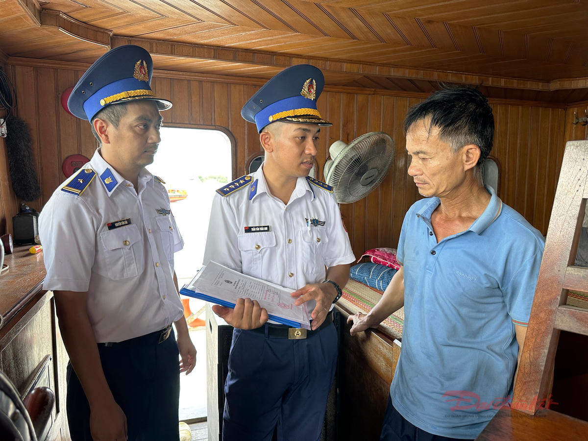 TPHCM: Bắt phương tiện khai thác cát trái phép khu vực biển Cần Giờ