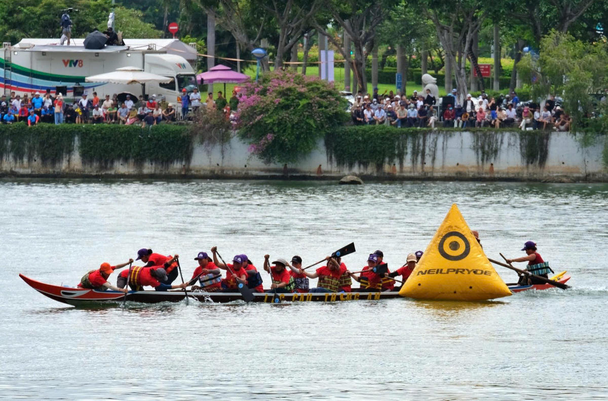 Đà Nẵng: Phường Hòa Xuân và phường Hòa Cường vô địch giải đua thuyền truyền thống mừng Quốc khánh
