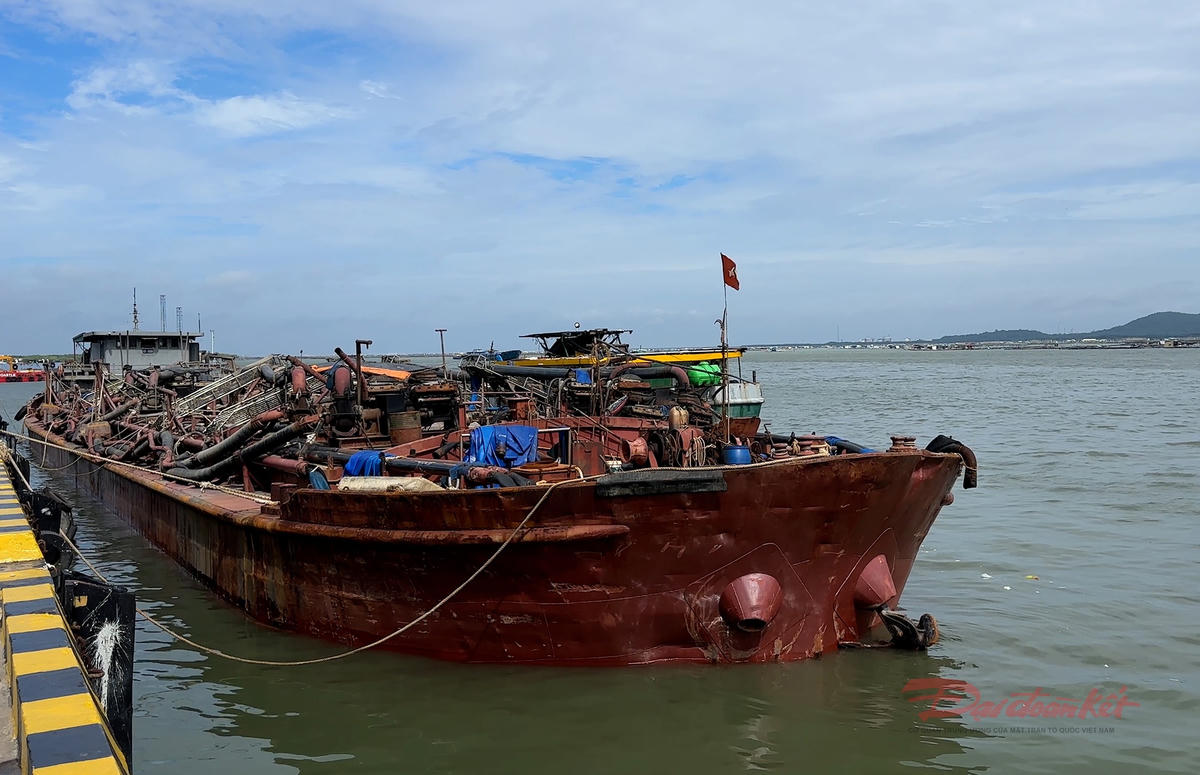 TPHCM: Bắt phương tiện khai thác cát trái phép khu vực biển Cần Giờ