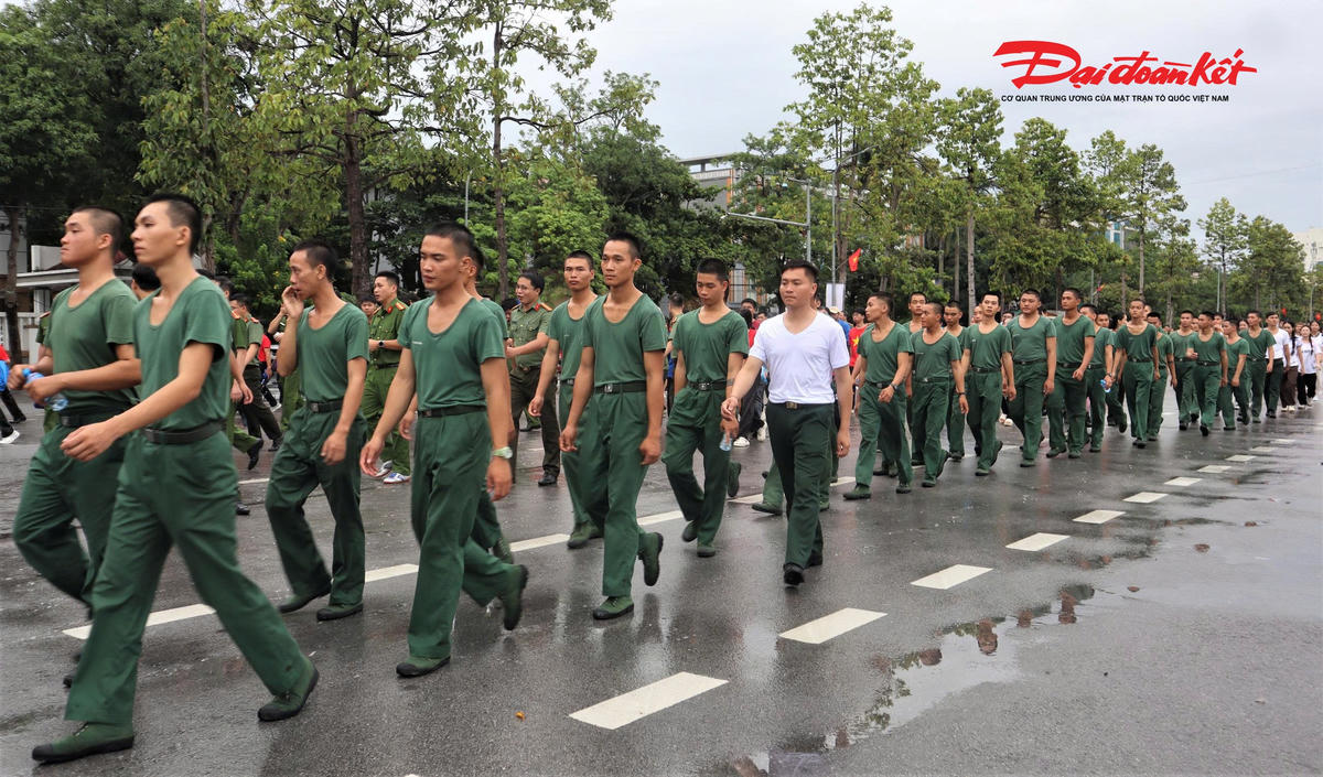 “Cùng Việt Nam tiến bước 2026” với thông điệp “Hành trình 10 tỷ bước xanh-Vì Việt Nam vững bền”.