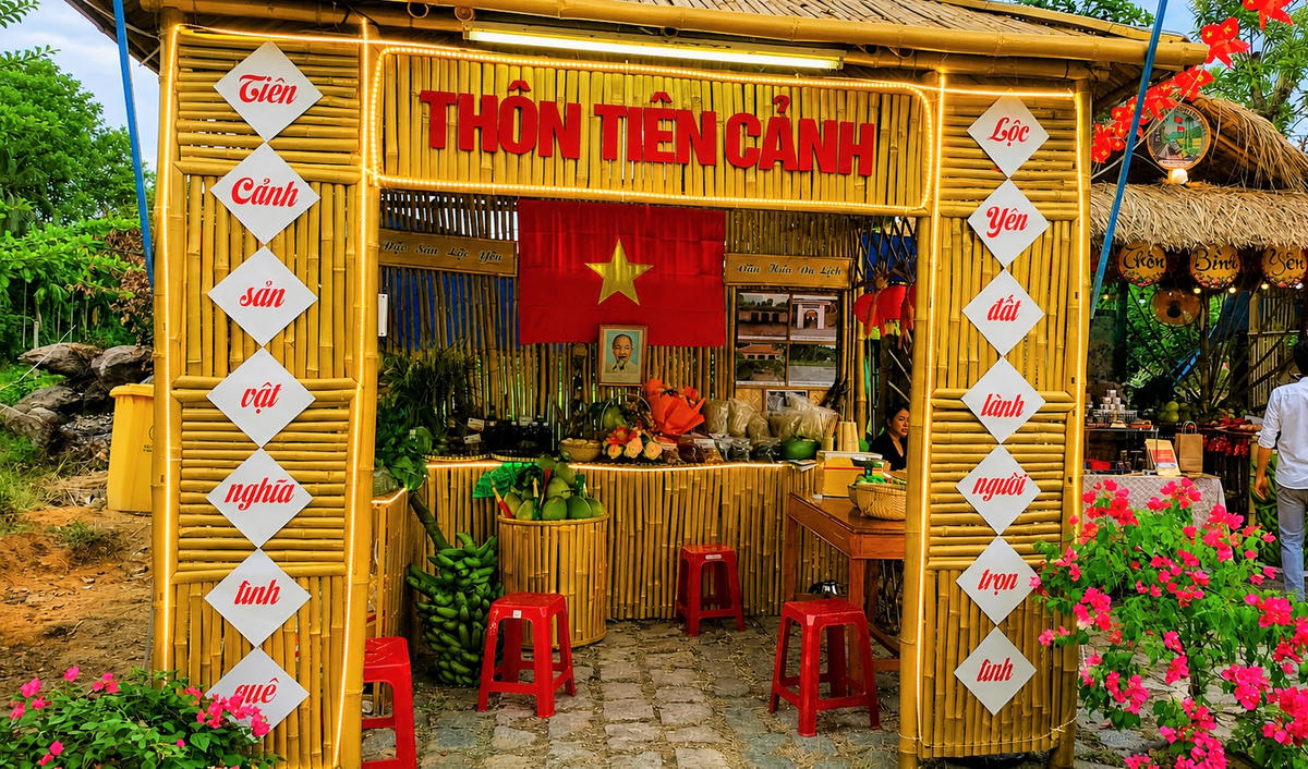 Gian hàng chợ quê của thôn Tiên Cảnh, xã Thạnh Bình. Ảnh: Chí Đại.