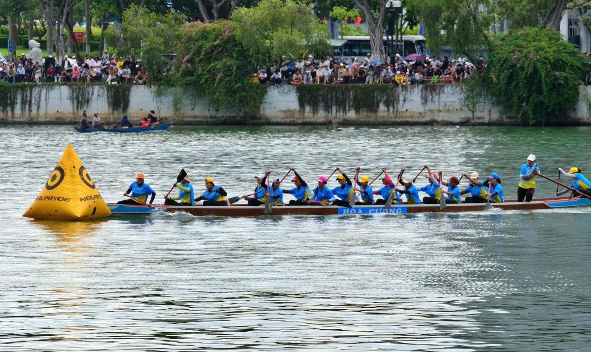 Đà Nẵng: Phường Hòa Xuân và phường Hòa Cường vô địch giải đua thuyền truyền thống mừng Quốc khánh