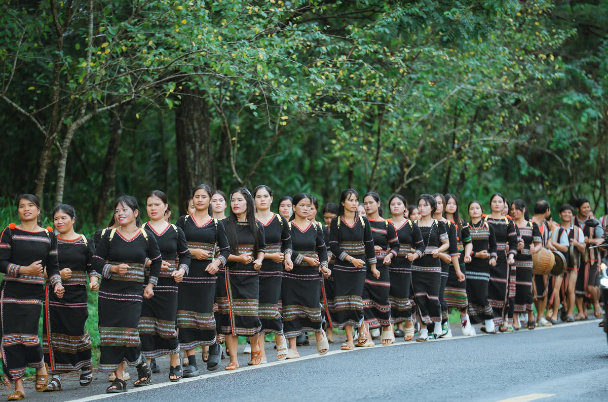 Các nghệ nhân với màn hóa trang đặc sắc. Ảnh: MĐ.