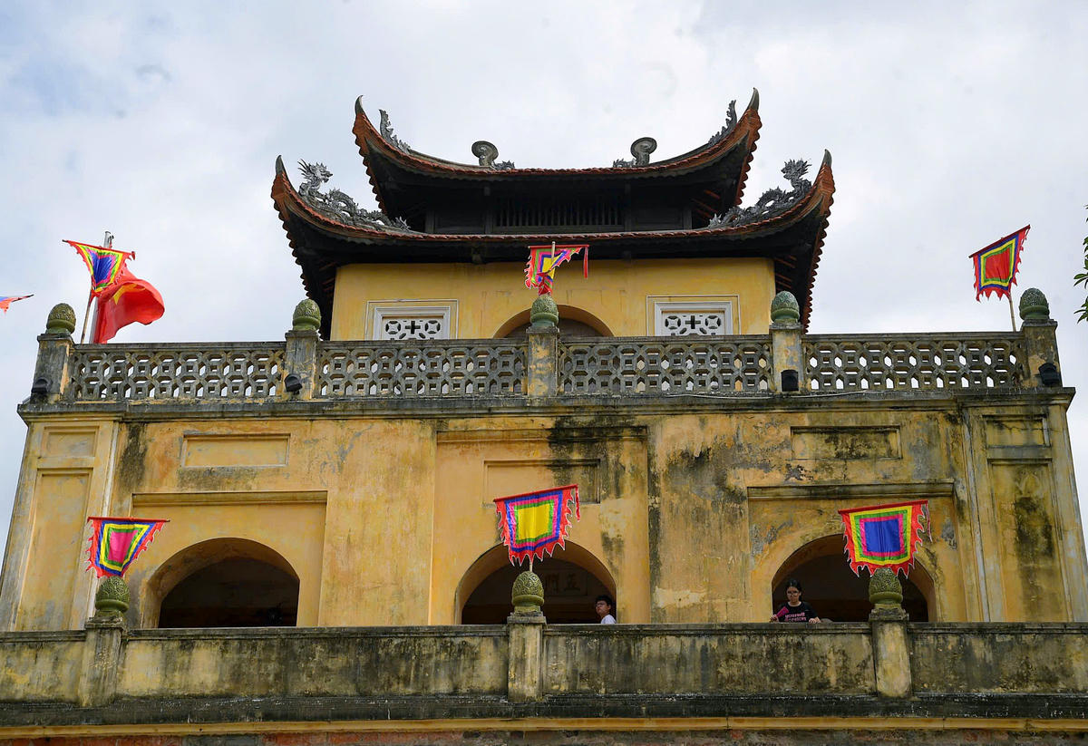 Những công trình kiến trúc cổ kính tại Hoàng thành Thăng Long tạo điểm nhấn trong hành trình khám phá di sản của người dân và du khách.