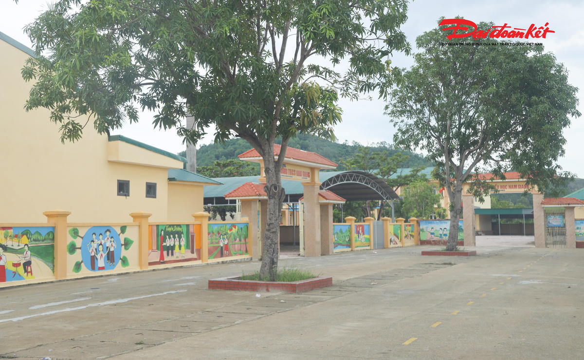 Về Kim Liên hôm nay, từ điện, đường đến trường trạm được đầu tư đồng bộ, khang trang, sạch đẹp. Ảnh: ĐB