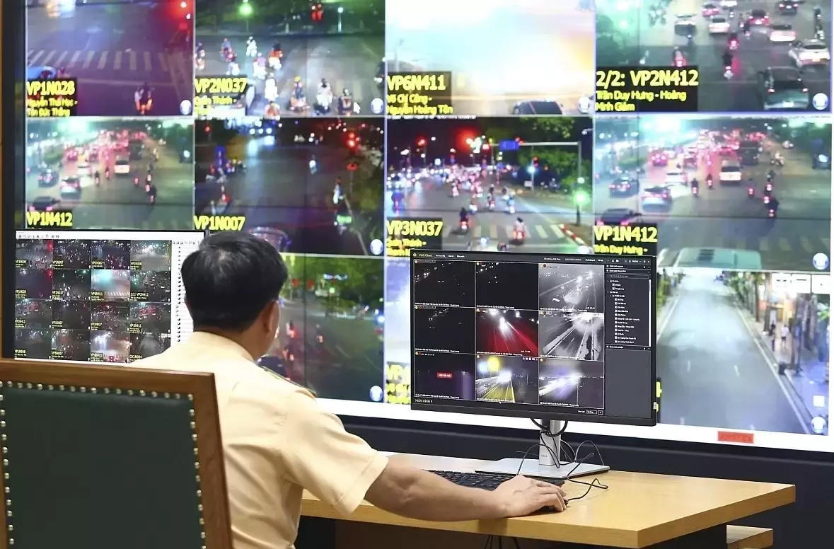 CSGT sẽ tra soát các vi phạm từ camera trước khi có thông báo tới người vi phạm. Ảnh: Việt An.