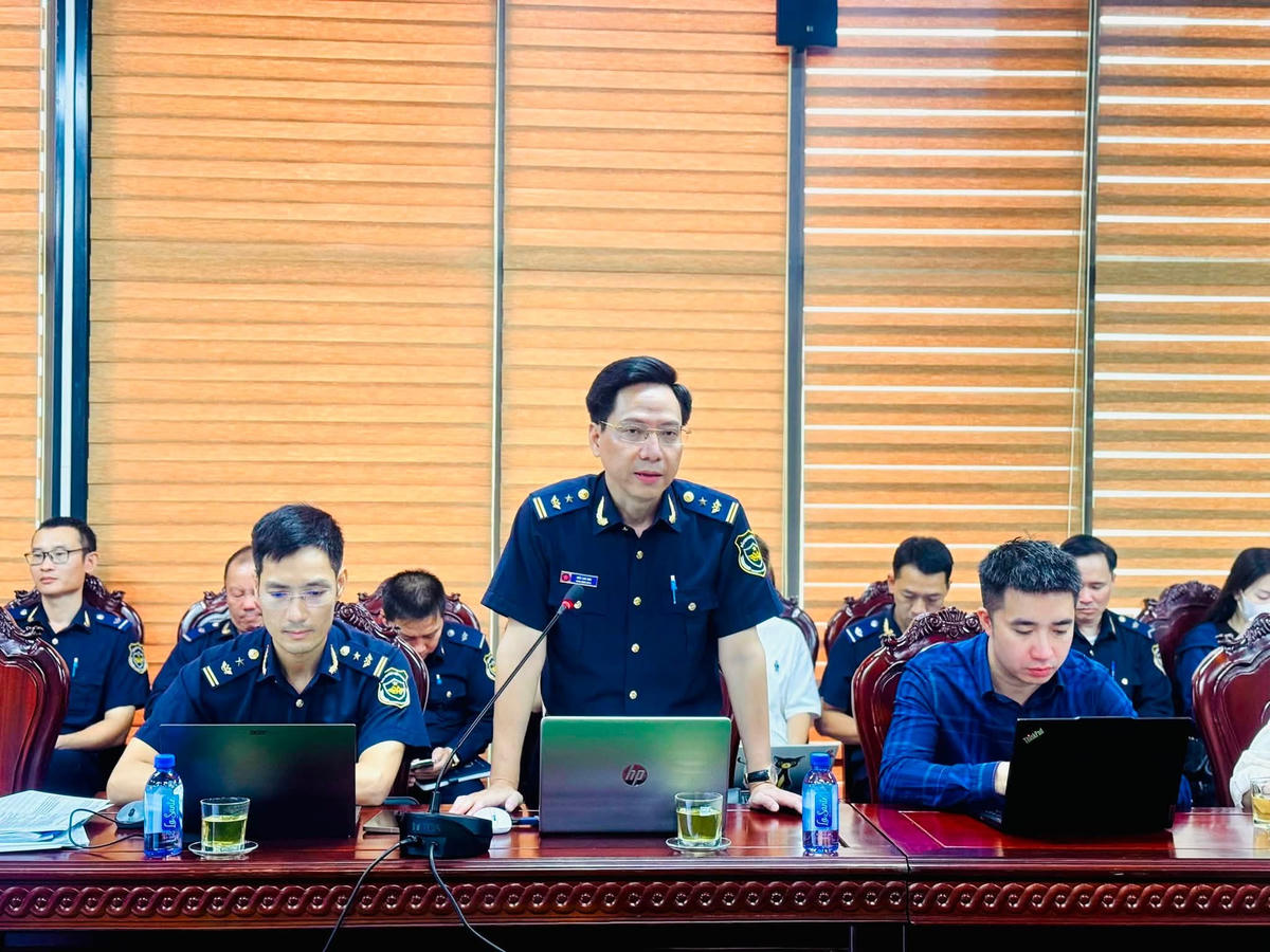 Hải quan cửa khẩu Hữu Nghị trực xuyên lễ, bảo đảm dòng chảy hàng hóa thông suốt
