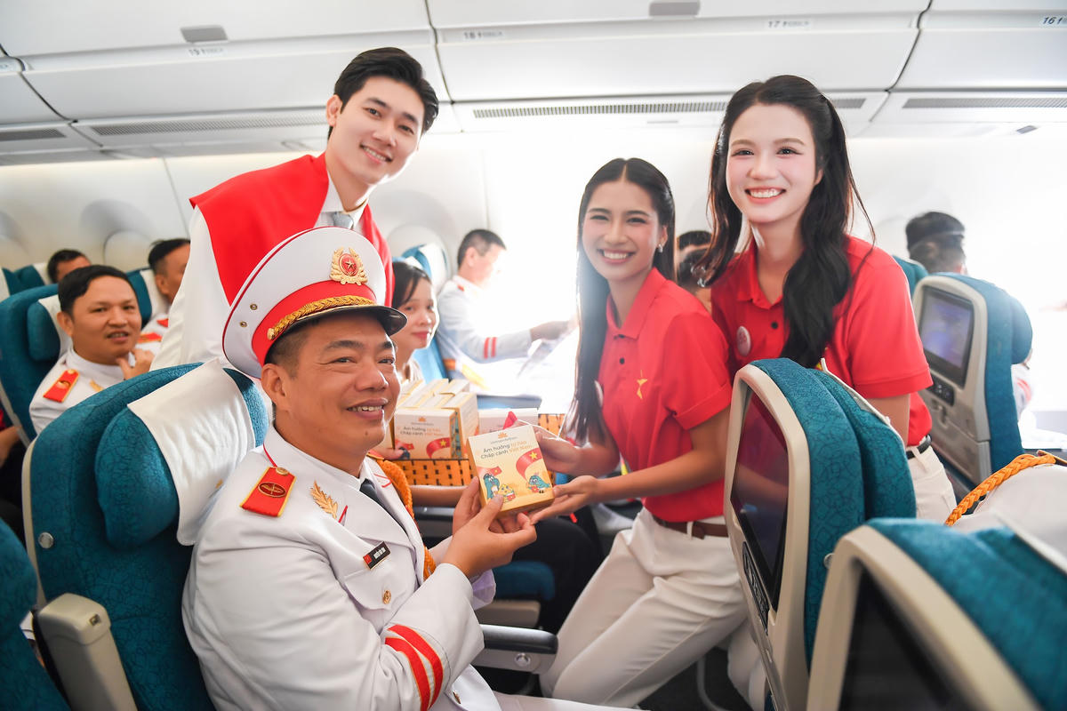 Giai điệu Quốc khánh vang lên ở độ cao 10.000 mét trên chuyến bay Vietnam Airlines