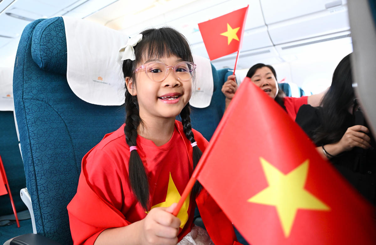 Giai điệu Quốc khánh vang lên ở độ cao 10.000 mét trên chuyến bay Vietnam Airlines