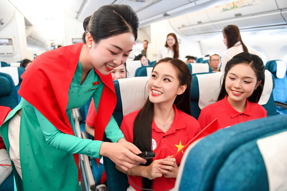 Giai điệu Quốc khánh vang lên ở độ cao 10.000 mét trên chuyến bay Vietnam Airlines