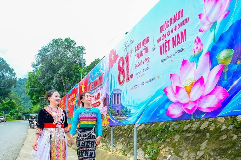 Nhờ ơn Đảng, ơn Bác Hồ mà bà con mới có cuộc sống tươi đẹp hôm nay.