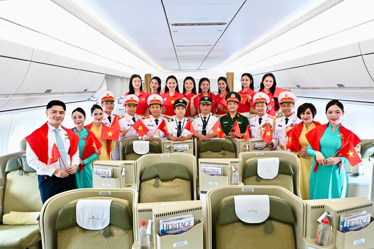 Giai điệu Quốc khánh vang lên ở độ cao 10.000 mét trên chuyến bay Vietnam Airlines