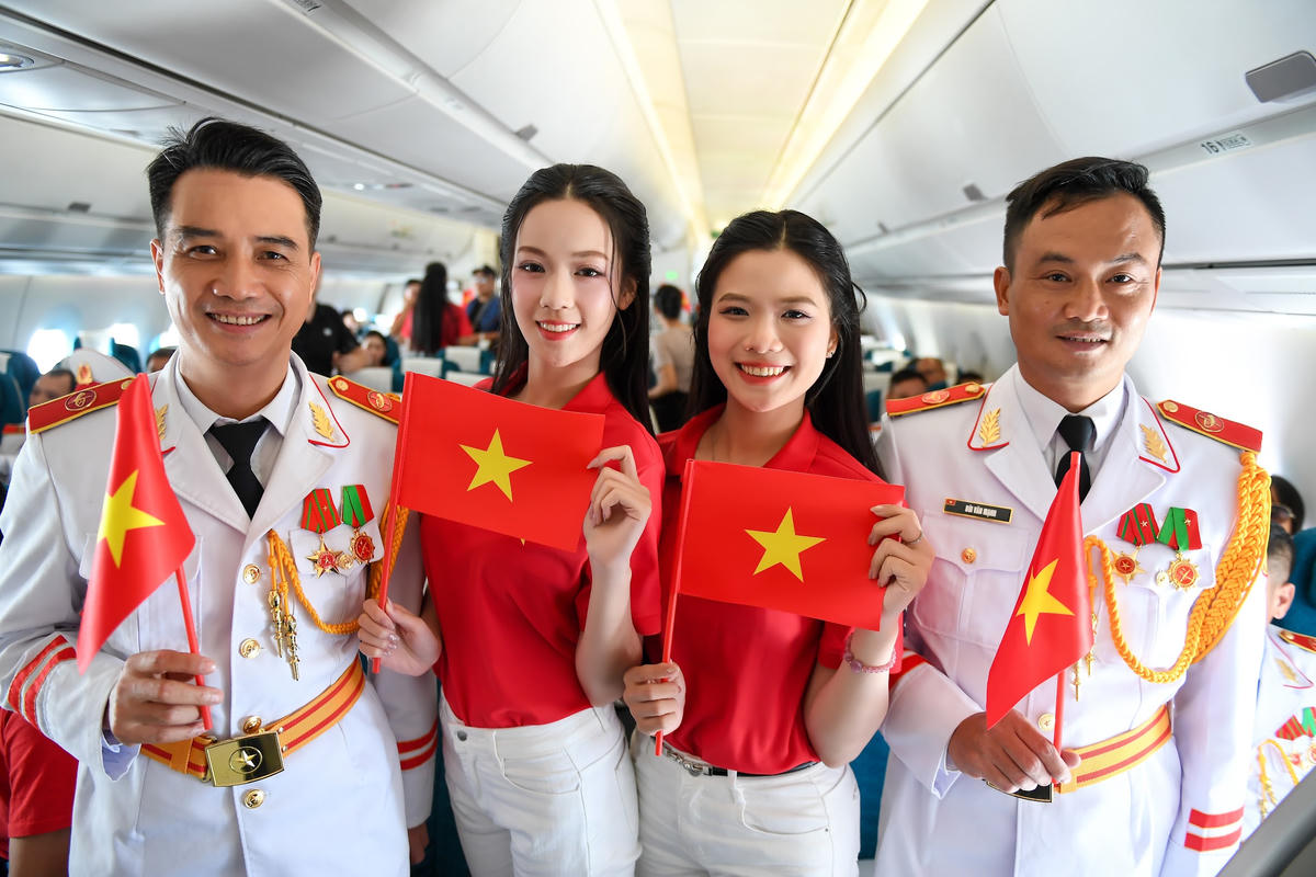Giai điệu Quốc khánh vang lên ở độ cao 10.000 mét trên chuyến bay Vietnam Airlines