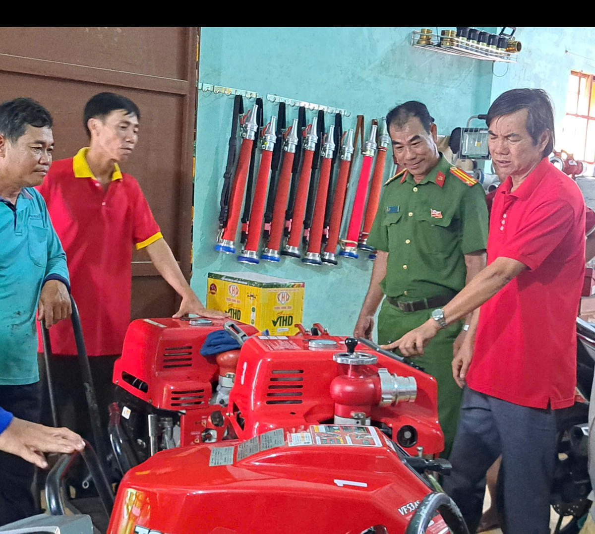 Các máy bơm chữa cháy công suất lớn do ông Phạm Văn Nùng đầu tư gần 1 tỷ đồng, sẵn sàng hỗ trợ người dân khi xảy ra hỏa hoạn. (Ảnh: An Bình).