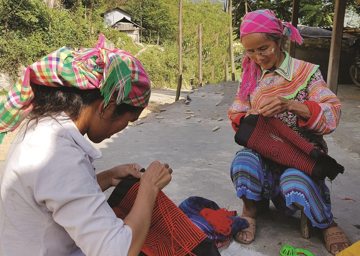 Chuẩn bị những bộ trang phục đẹp nhất cho ngày lễ trọng đại trong năm.