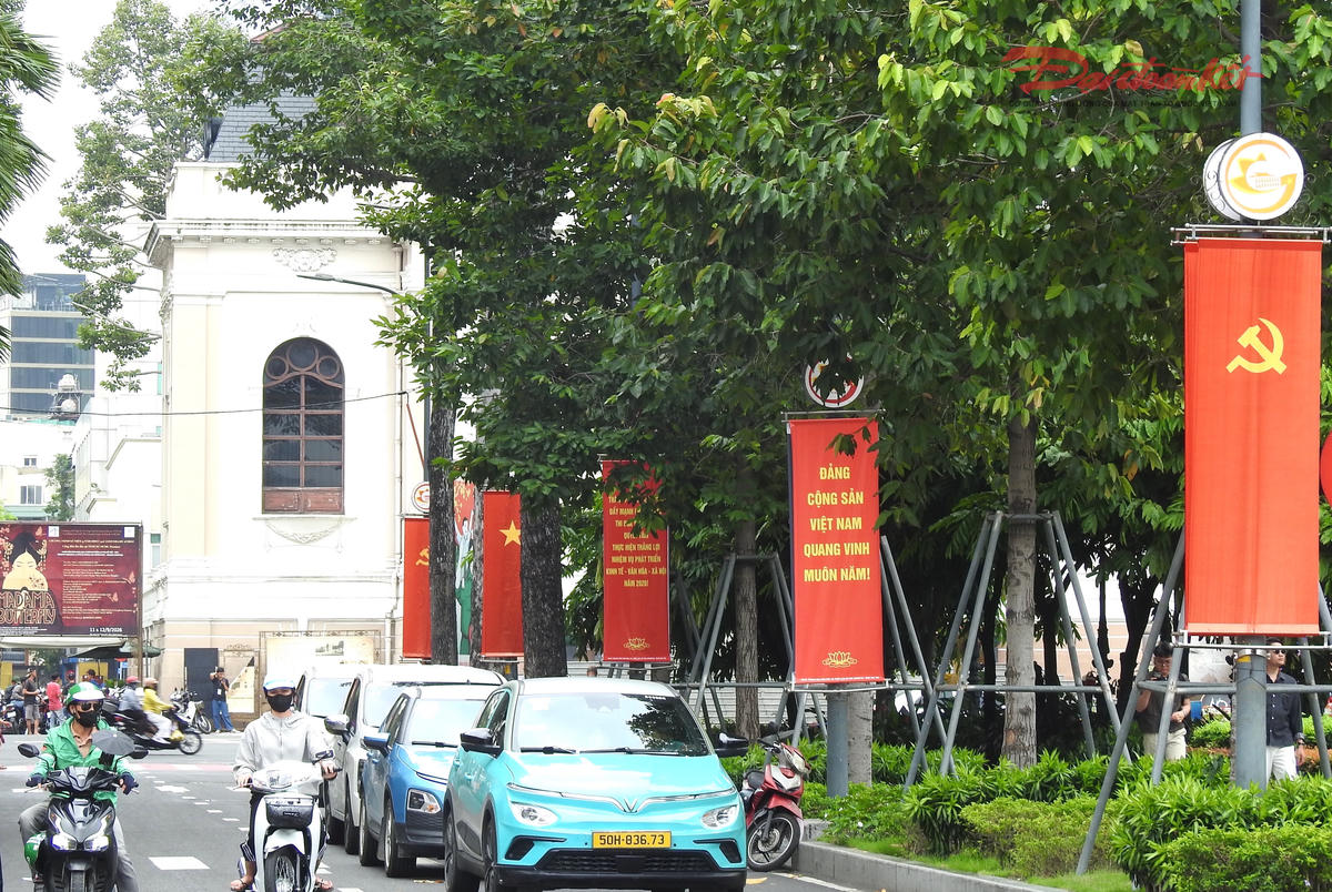 Một đoạn đường trước khu vực Nhà hát lớn thành phố (phường sài Gòn). Ảnh: Đ.Xá.