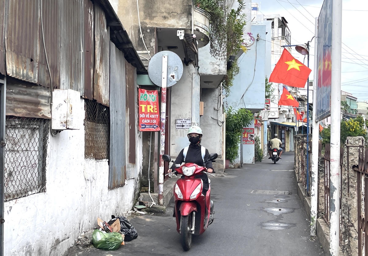TPHCM: Các tuyến đường rực rỡ cờ đỏ ngày Quốc khánh